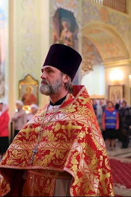 Епископ Тарасий совершил Божественную литургию в Покровском соборе г. Саратова, у ковчега с мощами святого великомученика Георгия Победоносца