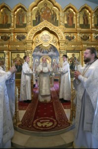 Крещальная литургия в Свято-Троицком соборе Саратова