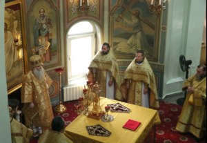 Божественная литургия в храме во имя Всех святых, в земле Российской просиявших, г.Саратова