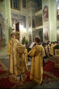 Митрополит Лонгин совершил Великую Рождественскую вечерню