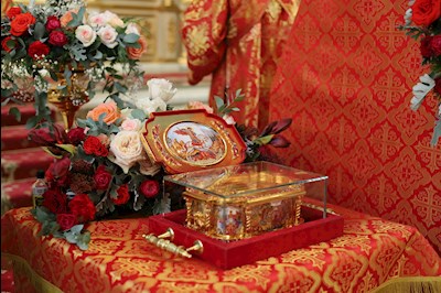 Епископ Тарасий совершил Божественную литургию в Покровском соборе г. Саратова, у ковчега с мощами святого великомученика Георгия Победоносца