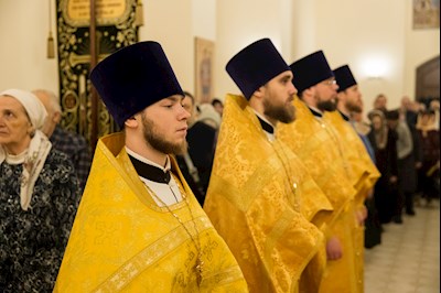 Митрополит Игнатий совершил Божественную литургию в соборном храме святителя Спиридона Тримифунтского г. Саратова