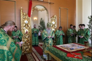 Божественная литургия и Великая вечерня в Свято-Троицком соборе Вольска