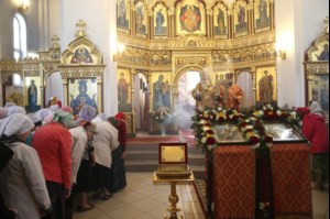 Митрополит Лонгин возглавил Литургию с сурдопереводом