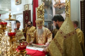 Божественная литургия в храме во имя Всех святых, в земле Российской просиявших, г.Саратова