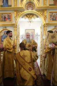 Божественная литургия в храме святителей Василия Великого, Григория Богослова, Иоанна Златоуста г.Саратова