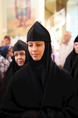 Епископ Тарасий совершил Божественную литургию в Покровском соборе г. Саратова, у ковчега с мощами святого великомученика Георгия Победоносца