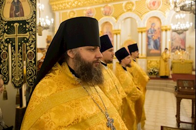Митрополит Игнатий совершил Божественную литургию в соборном храме святителя Спиридона Тримифунтского г. Саратова
