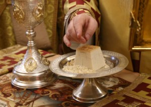 Божественная литургия в храме в честь иконы Божией Матери «Скоропослушница» г. Шиханы Вольского района