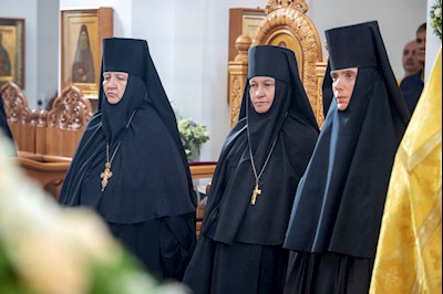 Митрополит Игнатий совершил Божественную литургию в Свято-Алексиевском женском монастыре г. Саратова