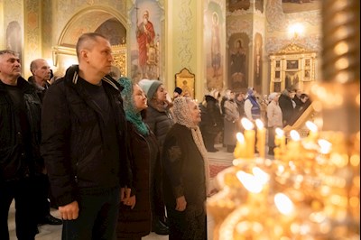 Митрополит Игнатий совершил Божественную литургию и молебен на новый год в Покровском соборе г. Саратова