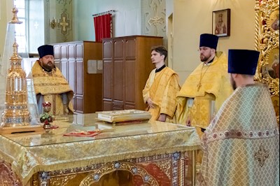 В Покровском соборе г. Саратова встретили ковчег с частицей мощей святителя Спиридона Тримифунтского