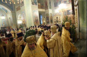 Митрополит Лонгин совершил Великую Рождественскую вечерню