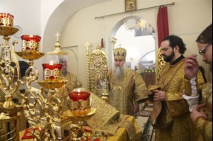 Божественная литургия в храме святителя Иоанна Златоуста в п. Зональный г.Саратова