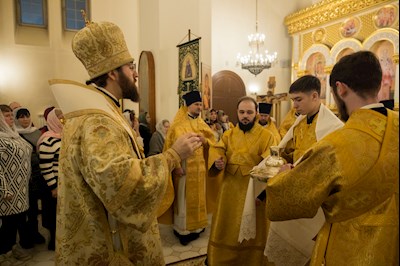 Митрополит Игнатий совершил Божественную литургию в соборном храме святителя Спиридона Тримифунтского г. Саратова