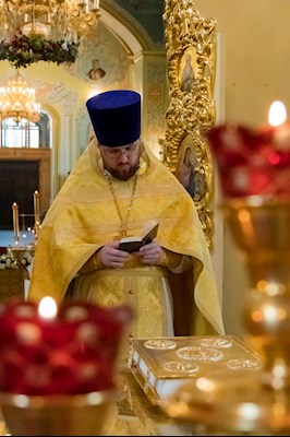 В Покровском соборе г. Саратова встретили ковчег с частицей мощей святителя Спиридона Тримифунтского