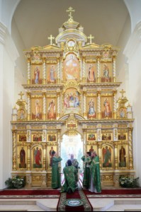 Божественная литургия и Великая вечерня в Свято-Троицком соборе Вольска