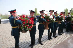 Митрополит Лонгин принял участие в торжественных мероприятиях в парке Победы на Соколовой горе