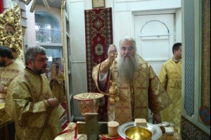 Божественная литургия в храме во имя Всех святых, в земле Российской просиявших, г.Саратова