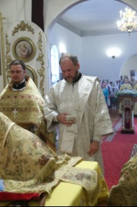 Божественная литургия в храме в честь Покрова Пресвятой Богородицы р.п. Новые Бурасы