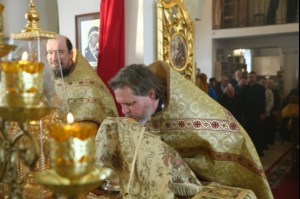 Божественная литургия в храме святителей Василия Великого, Григория Богослова, Иоанна Златоуста г.Саратова
