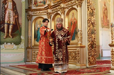 Епископ Тарасий совершил Божественную литургию в Покровском соборе г. Саратова, у ковчега с мощами святого великомученика Георгия Победоносца