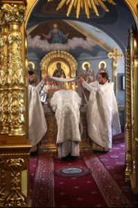 Крещальная литургия в Свято-Троицком соборе Саратова