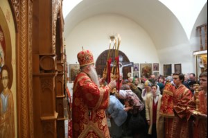 Божественная литургия и панихида в храме во имя святителя и чудотворца Николая на Елшанском кладбище г.Саратова
