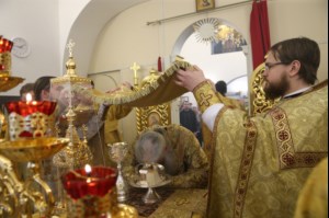 Божественная литургия в храме святителя Иоанна Златоуста в п. Зональный г.Саратова