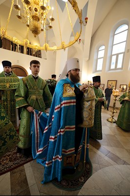 Митрополит Игнатий совершил Литургию Преждеосвященных Даров в храме в честь иконы Божией Матери «Всех скорбящих Радость» г. Саратова