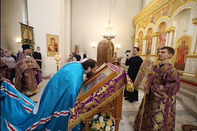 Митрополит Игнатий совершил Божественную литургию в соборном храме святителя Спиридона Тримифунтского г. Саратова