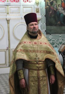 Архиепископ Элистинский и Калмыцкий Юстиниан совершил Божественную литургию в Духосошественском кафедральном соборе города Саратова