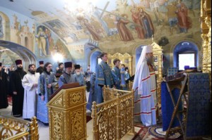 Божественная литургия в Свято-Троицком соборе Саратова