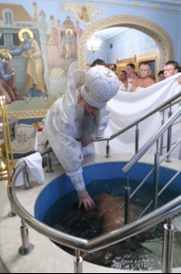 Крещальная литургия в Свято-Троицком соборе Саратова