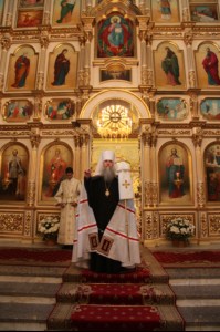 Всенощное бдение в храме в честь Покрова Пресвятой Богородицы города Саратова