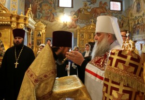 Божественная литургия в Свято-Троицком соборе Саратова