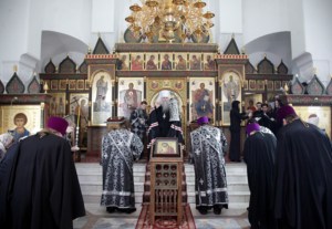 Литургия Преждеосвященных Даров на Архиерейском подворье — храме в честь иконы Божией Матери «Утоли моя печали» г.Саратова