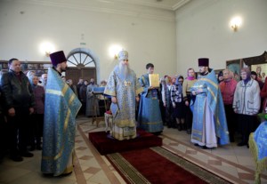 Вечерня в соединении с Божественной литургией свт. Иоанна Златоуста в храме в честь Благовещения Пресвятой Богородицы г.Вольска