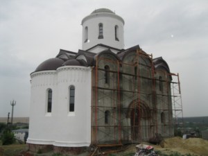 В селе Казанла Базарно-Карабулакского района освятили купола храма во имя святого апостола Иоанна Богослова
