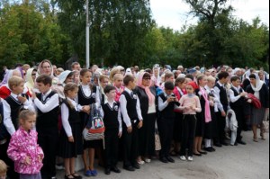 В канун празднования Собора Саратовских святых совершена панихида по убиенным в годы гонений на Воскресенском кладбище Саратова