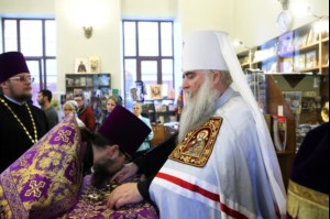 Всенощное бдение на Архиерейском подворье – храме во имя преподобного Серафима Саровского г.Саратова