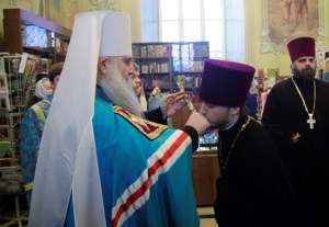 Всенощное бдение в храме в честь Покрова Пресвятой Богородицы г.Саратова