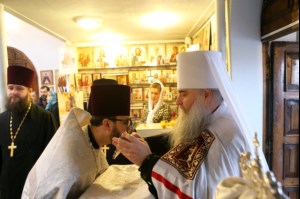 Божественная литургия и панихида в храме во имя святителя и чудотворца Николая на Елшанском кладбище г. Саратова