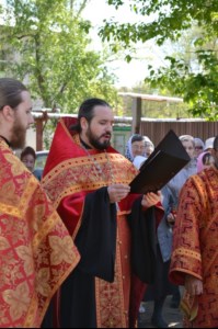 Совершен чин освящения креста и купола храма в честь иконы Божией Матери «Нечаянная Радость» в Заводском районе