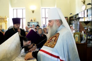 Божественная литургия и панихида на Архиерейском подворье – храме во имя преподобного Серафима Саровского г.Саратова