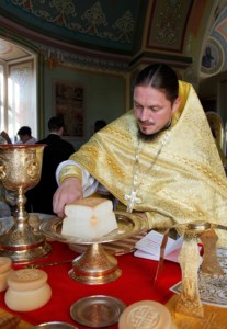 Божественная Литургия в храме во имя святой великомученицы Параскевы Пятницы села Малиновка Аркадакского района