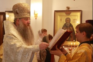 Божественная литургия в Крестовоздвиженском храме города Саратова