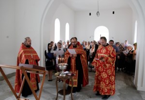 Прихожане строящегося храма святых Адриана и Наталии молитвенно отметили день памяти святых