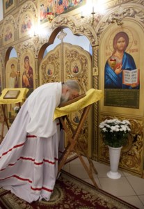 Божественная литургия в храме во имя святых первоверховных апостолов Петра и Павла г.Красноармейска