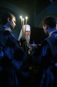 Великое повечерие с чтением канона преподобного Андрея Критского в храме в честь Покрова Пресвятой Богородицы г. Саратова